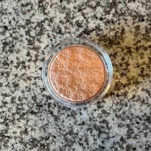 Clinique Powder Pop Flower Highlighter - Lunar Pop